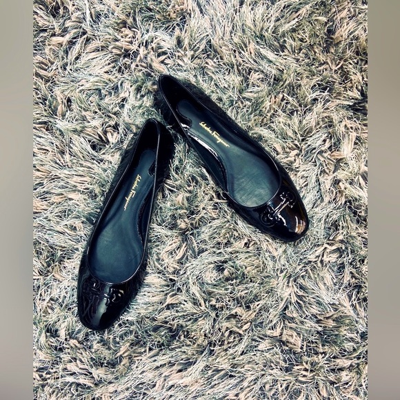 SALVATORE FERRAGAMO  Patent Leather Broni Ballet Flats Sz 8. Made in Italy - Picture 3 of 12